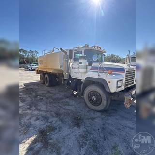 Mack RD690S Water Truck