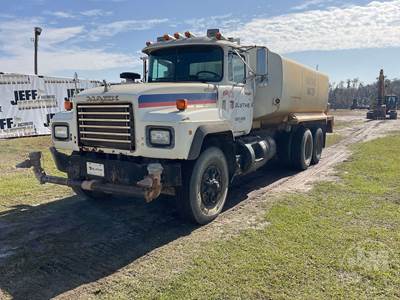 Mack RD690S Water Truck