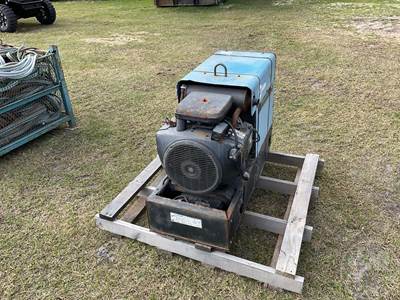 BOBCAT 225G Welding Machine