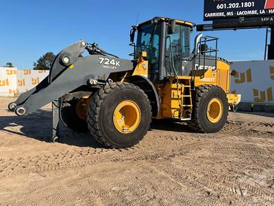 John Deere 724K Wheel Loader