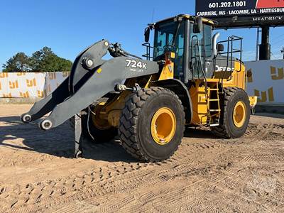 John Deere 724K Wheel Loader