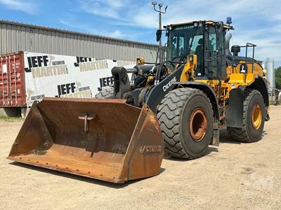 John Deere 744L Wheel Loader