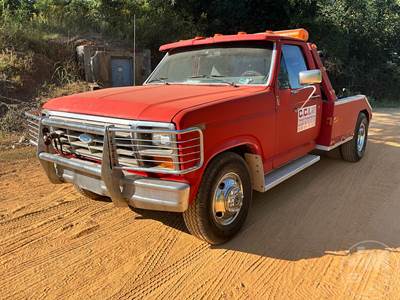 Ford F-350 Wrecker Tow Truck