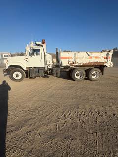 2002 International 2574 Dump Truck