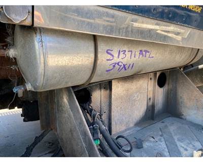 39x11 - Chrome - Left side - 2005 - Peterbilt