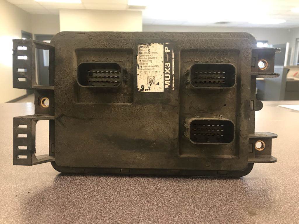 2014 Paccar ENGINE CHASSI MODULE Chassis Control Module for a Kenworth