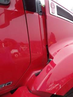 Kenworth T680 Right Cowl