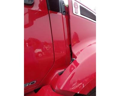 Kenworth T680 Right Cowl