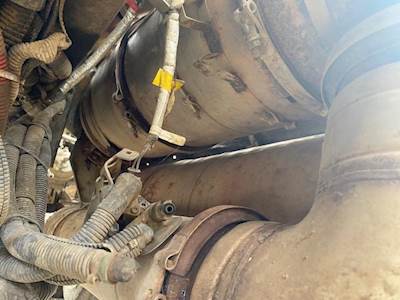 2012 Kenworth T-800, ISX15 DPF assembly