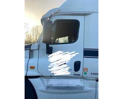 Freightliner Cascadia Front Door Assembly