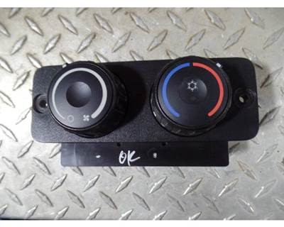 Freightliner Cascadia 126 P4 HVAC Auxiliary Standard Control, Part # A22-73672-000 / A22-73672-002