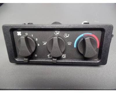 1999 Freightliner FL112 Cab Climate Control Module w/ Surround Trim, Part # 680.830.04.85