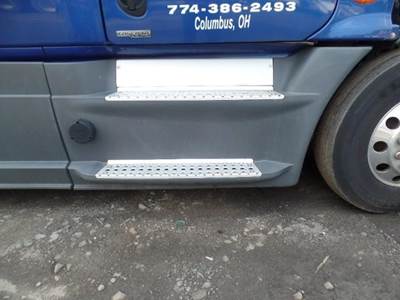 Freightliner Cascadia Right Truck Skirt