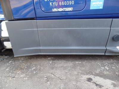 Freightliner Cascadia Right Truck Skirt
