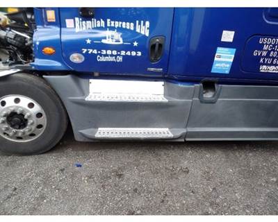 Freightliner Cascadia Left Truck Skirt