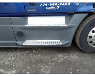 Freightliner Cascadia Right Truck Skirt