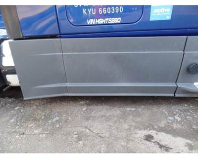 Freightliner Cascadia Right Truck Skirt
