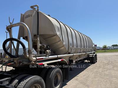 1982 Fruehauf 1570 Cu Ft Vacuum Dry Bulk / Pneumatic Tank Trailer