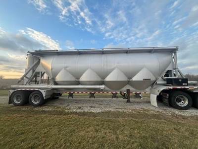 1992 J & L 1636 CU FT VACUUM PNEUMATIC Dry Bulk / Pneumatic Tank Trailer