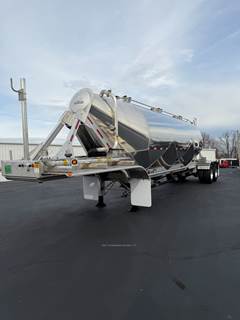 2026 Tremcar 1000 CU FT Dry Bulk / Pneumatic Tank Trailer