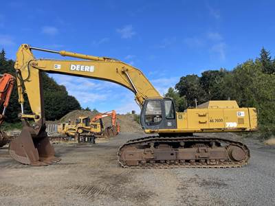 John Deere 750 Excavator