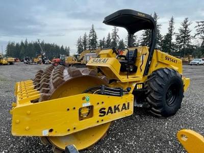 Sakai SV204D Smooth Drum Roller Compactor