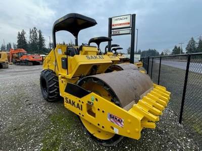 Sakai SV204D Smooth Drum Roller Compactor