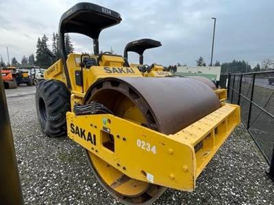 Sakai SV204D Smooth Drum Roller Compactor