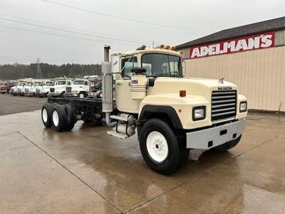 Mack RD688S Cab & Chassis Truck