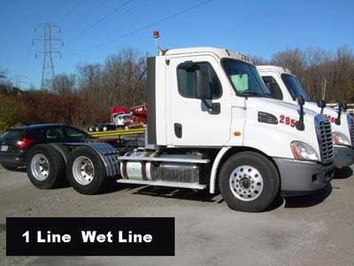 Freightliner Cascadia 113 Day Cab Truck - Detroit 435HP, 10 Speed Manual