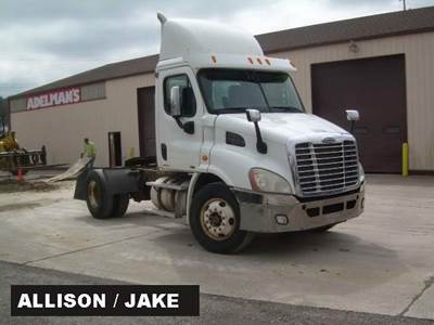 Freightliner Cascadia 113 Single Axle Day Cab Truck - Mercedes-Benz 370HP, Automatic