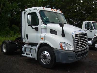 Freightliner Cascadia 113 Single Axle Day Cab Truck - Detroit 410HP, 10 Speed Manual