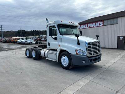 Freightliner Cascadia 113 Day Cab Truck - 435HP