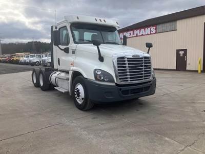 Freightliner Cascadia 125 Day Cab Truck - Detroit 435HP, 10 Speed Manual