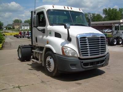 Freightliner Cascadia 125 Single Axle Day Cab Truck - Detroit 410HP, 10 Speed Manual