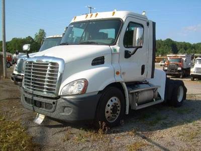 Freightliner Cascadia 125 Single Axle Day Cab Truck - Detroit 410HP, 10 Speed Manual