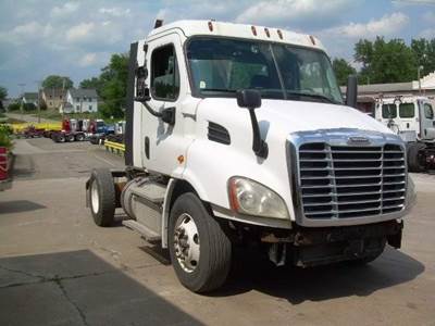 Freightliner Cascadia 125 Single Axle Day Cab Truck - Detroit 410HP, 10 Speed Manual