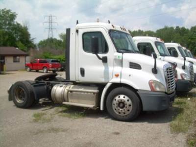Freightliner Cascadia 125 Single Axle Day Cab Truck - Detroit 410HP, 10 Speed Manual