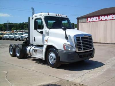 Freightliner Cascadia 125 Day Cab Truck - Detroit 430HP, Automatic