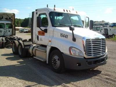 Freightliner Cascadia 125 Day Cab Truck - Detroit 410HP