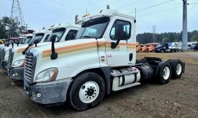 Freightliner Cascadia 125 Day Cab Truck - Detroit 435HP, 10 Speed Manual