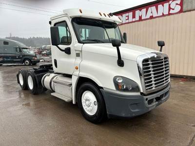Freightliner Cascadia 125 Day Cab Truck - Detroit 435HP, 12 Speed Automatic