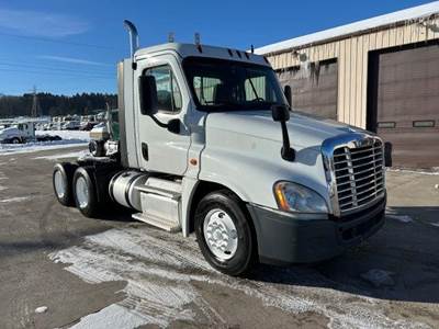 Freightliner Coronado 122 SD Day Cab Truck - 410HP, 12 Speed Automatic