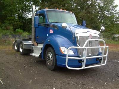 Kenworth T680 Day Cab Truck - Cummins 425HP, 10 Speed Automatic