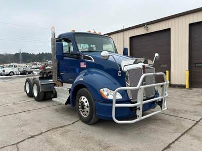 Kenworth T680 Day Cab Truck - Cummins 425HP, 10 Speed Automatic