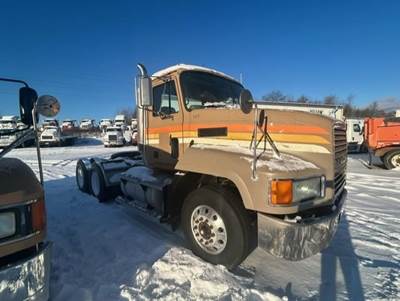 Mack CHN613 Day Cab Truck - E7 380HP