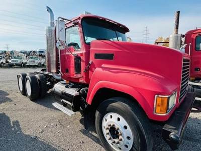 Mack Pinnacle CHU613 Day Cab Truck - MP8 415HP, 13 Speed Manual
