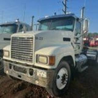 Mack Pinnacle CHU613 Day Cab Truck - 505HP