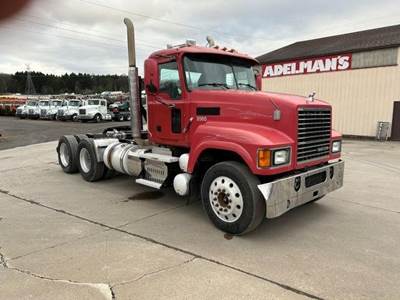 Mack Pinnacle CHU613 Day Cab Truck - MP8 505HP