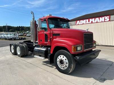 Mack Pinnacle CHU613 Day Cab Truck - MP8 415HP